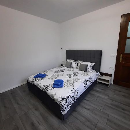 House Side By Side Apartment Brasov Luaran gambar