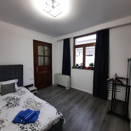 House Side By Side Apartment Brasov Luaran gambar