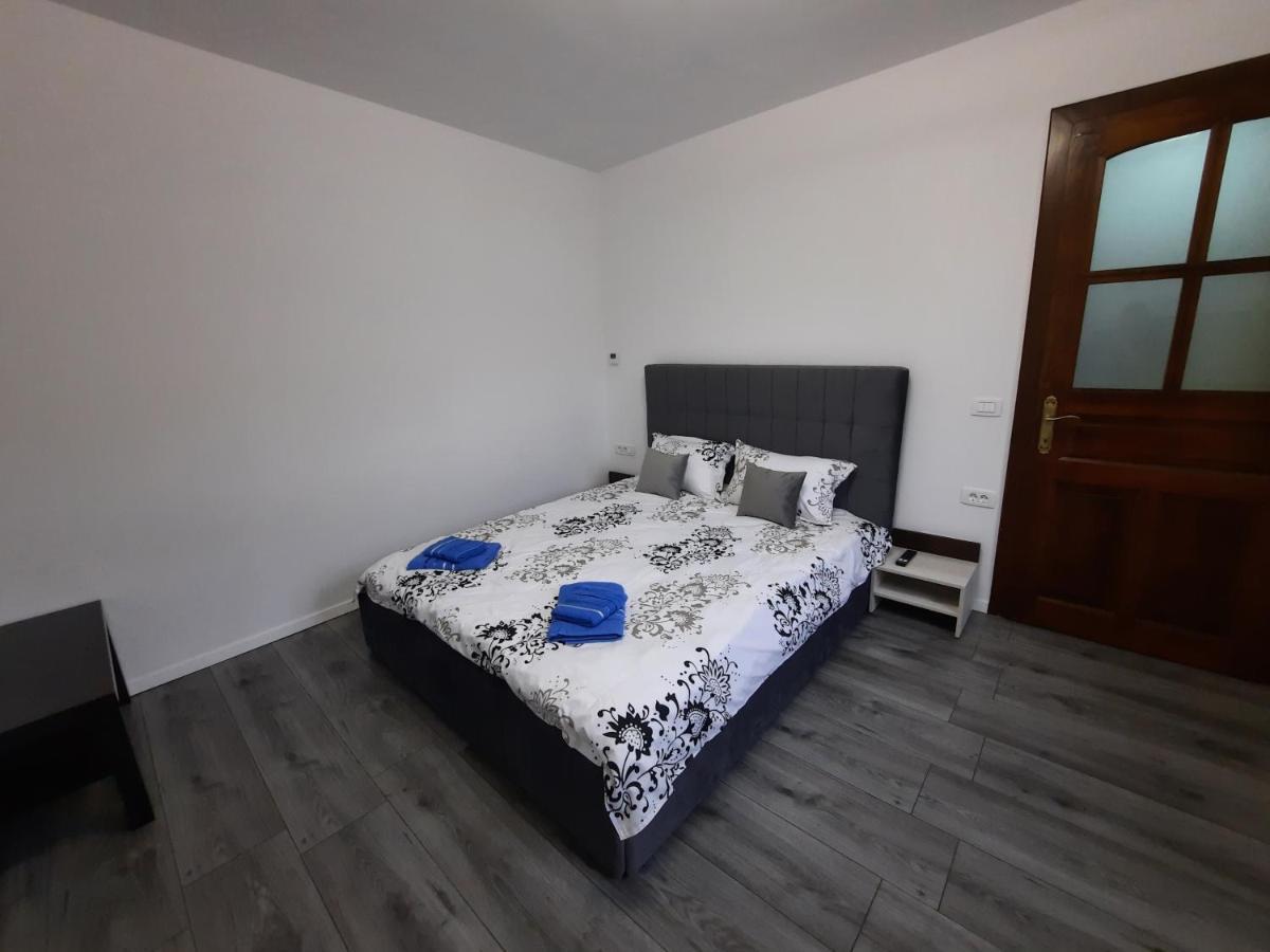 House Side By Side Apartment Brasov Luaran gambar